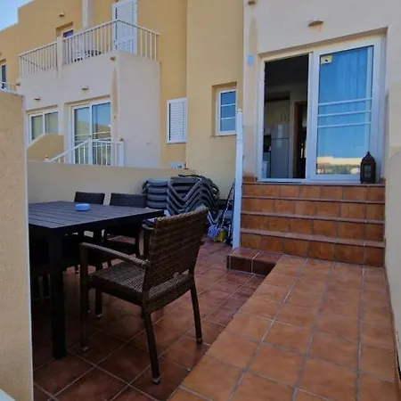 Modern 3 Bedroom House With Large Pool And Fast Internet, 100ft From The Sea - Sleeps 6 *