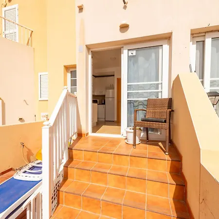 Modern 3 Bedroom House With Large Pool And Fast Internet, 100ft From The Sea - Sleeps 6 *