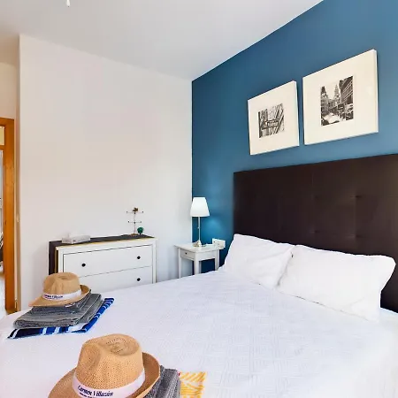 Modern 3 Bedroom House With Large Pool And Fast Internet, 100ft From The Sea - Sleeps 6 * 科斯塔卡莱塔