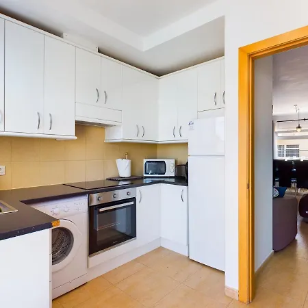 Modern 3 Bedroom House With Large Pool And Fast Internet, 100ft From The Sea - Sleeps 6 * 科斯塔卡莱塔