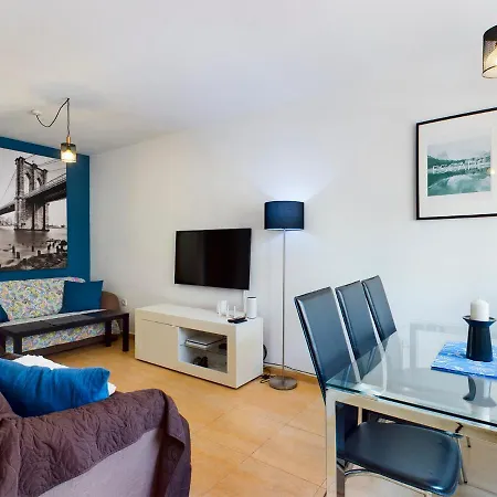 度假居 Modern 3 Bedroom House With Large Pool And Fast Internet, 100ft From The Sea - Sleeps 6