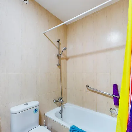 Modern 3 Bedroom House With Large Pool And Fast Internet, 100ft From The Sea - Sleeps 6 * 科斯塔卡莱塔