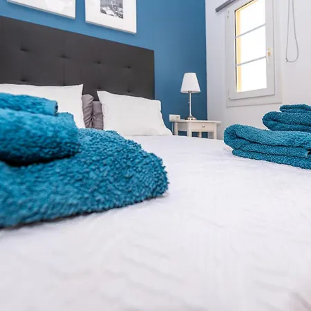 度假居 Modern 3 Bedroom House With Large Pool And Fast Internet, 100ft From The Sea - Sleeps 6 *