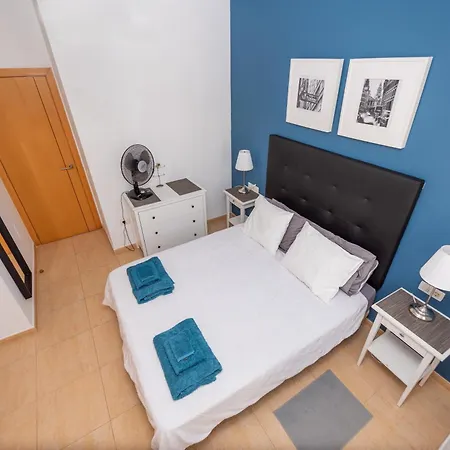 Modern 3 Bedroom House With Large Pool And Fast Internet, 100ft From The Sea - Sleeps 6 科斯塔卡莱塔