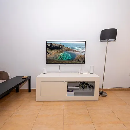 度假居 Modern 3 Bedroom House With Large Pool And Fast Internet, 100ft From The Sea - Sleeps 6 科斯塔卡莱塔