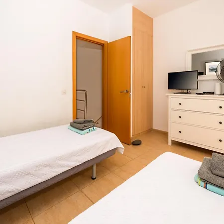 Modern 3 Bedroom House With Large Pool And Fast Internet, 100ft From The Sea - Sleeps 6 度假居 科斯塔卡莱塔