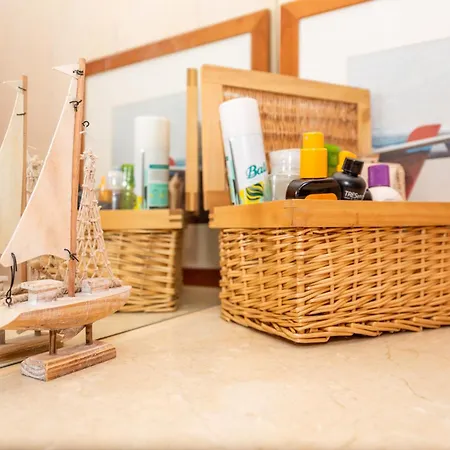 度假居 Modern 3 Bedroom House With Large Pool And Fast Internet, 100ft From The Sea - Sleeps 6 科斯塔卡莱塔