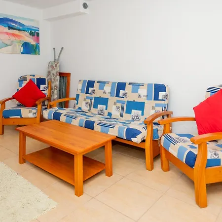 度假居 Modern 3 Bedroom House With Large Pool And Fast Internet, 100ft From The Sea - Sleeps 6